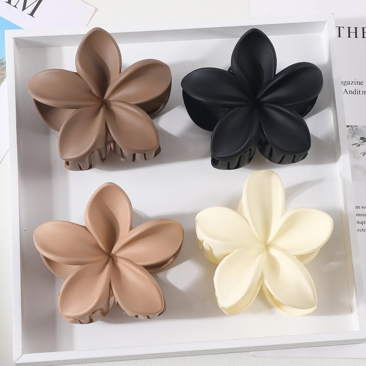 transform your hairstyle into a flower bouquet!
 Add a touch of freshness and elegance to your style with our flower-shaped hair clips. Perfect for an everyday look or a special occasion, these accessories